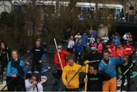 Sup-race trekt honderden watersporters