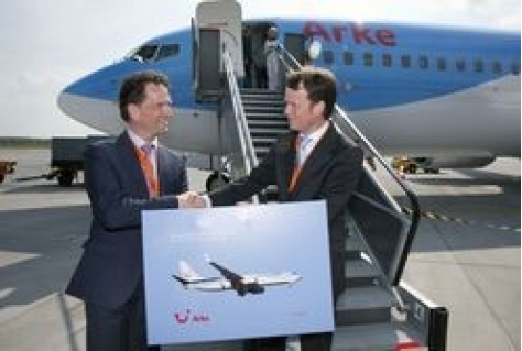 Arkefly feestelijk onthaald op Groningen Airport Eelde