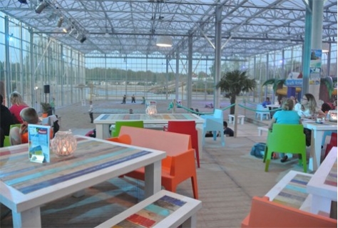 Indoor beach bij vakantiepark Stoetenslagh