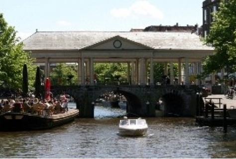 Vier BN’ers maken wandelroutes Leiden