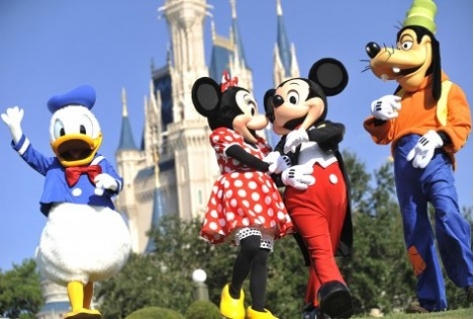 Euro Disney gaat financiën herstructureren, met video van Mark Stead