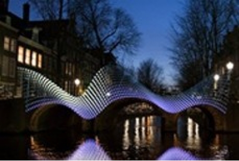 Amsterdam weer maand lang decor voor lichtkunstenaars