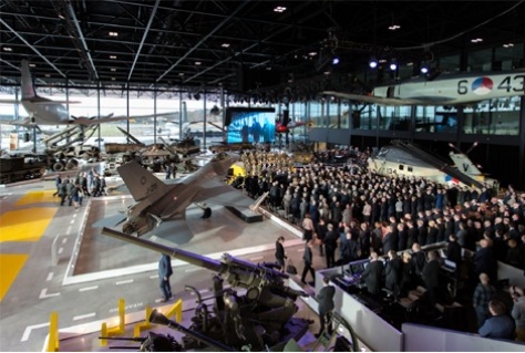 Koning Willem-Alexander opent Nationaal Militair Museum 