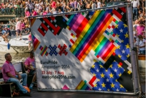 Gay Pride botenparade zet publieksprijs in voor beste boot 2015