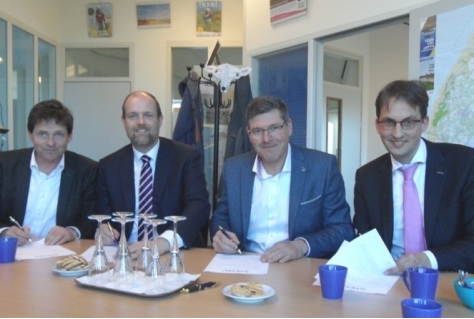 Ondernemers, gemeente en VVV ondertekenen contract promotie Texel