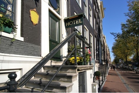 Amsterdam zet rem op nieuwe hotels en pakt illegale particuliere verhuur aan