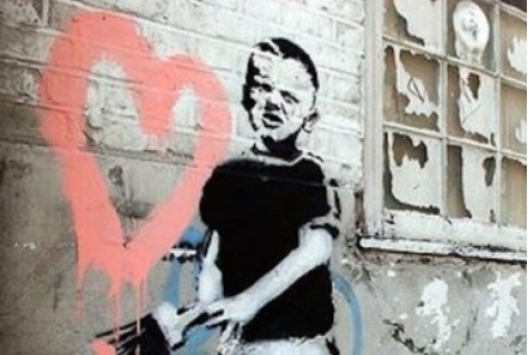 2000 kilogram zware Heart Boy van Banksy bij Moco