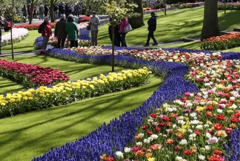 Keukenhof opent en neemt nieuw entreegebouw in gebruik