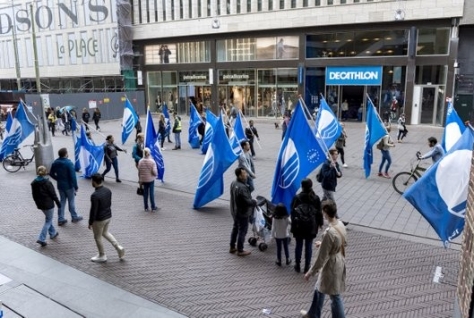 Blauwe Vlaggenparade door Den Haag