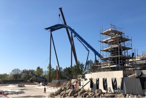 Nieuwe wing coaster Toverland bereikt hoogste punt (+ video)