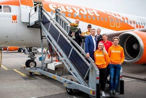 easyJet wordt sponsor succesvol schaatsteam