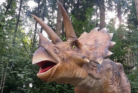 Dinosaurussen in de dierentuin