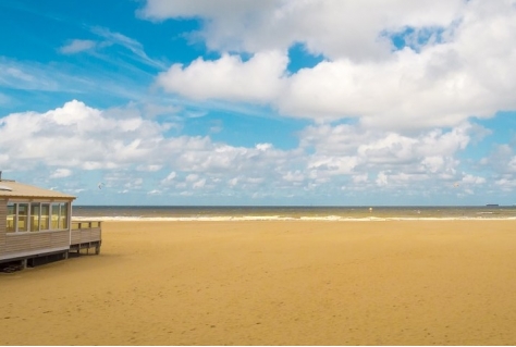 TUI en ANVR ruimen strand Scheveningen op