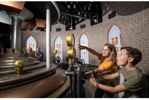 Eerste bezoekers gaan in Madurodam strijd aan met de Waterwolf