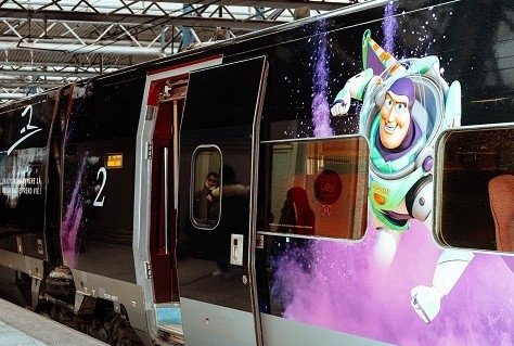 Thalys hult zich alvast in Disney figuren