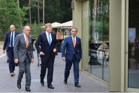 Koning opent paviljoen Park Hoge Veluwe