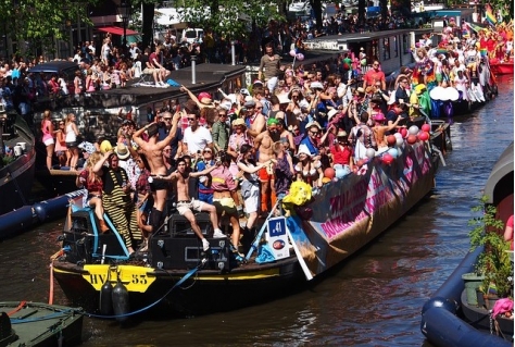 Kamerprijzen rond Pride fors omhoog, en weer omlaag