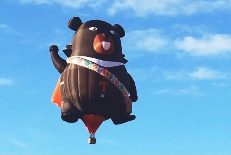 Vliegende mascotte Taiwan Tourism zweeft boven Overijssel