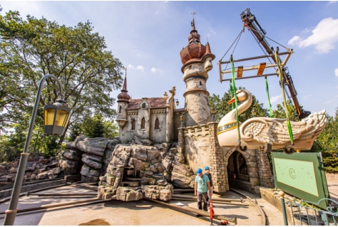 De zes Zwanen ‘te water’ in de Efteling