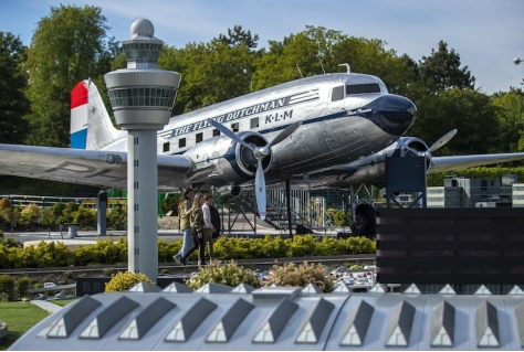 Levensgrote KLM DC-3 is Madurodam’s nieuwste attractie