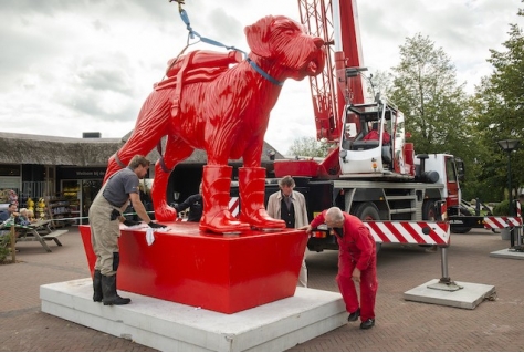 Beeldentuin met 100 beelden in verblijfspark 