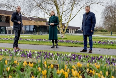 Staatssecretaris Keijzer bezoekt Keukenhof dat niet open mag