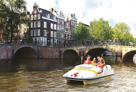 Weer waterfietsen op de Amsterdamse grachten