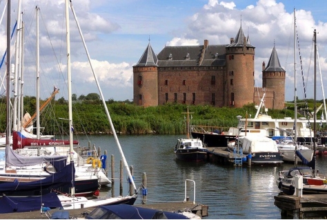 Dag van het kasteel zet app in