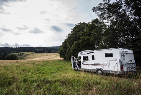 Verhuur campers, daktenten en klassieke campers door het dak