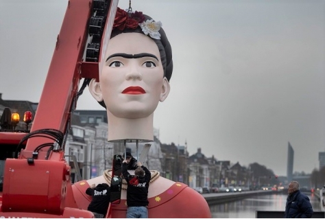 Metershoog beeld Frida Kahlo blikvanger voor Assen