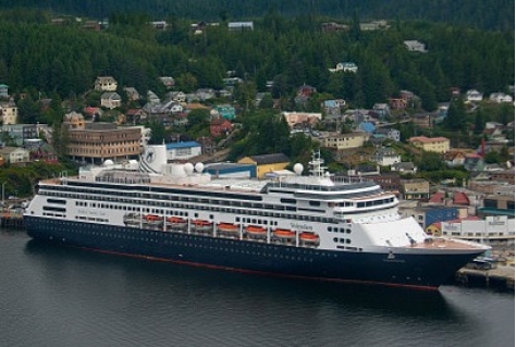 HAL cruiseschip Volendam meert af voor Oekraïense vluchtelingen