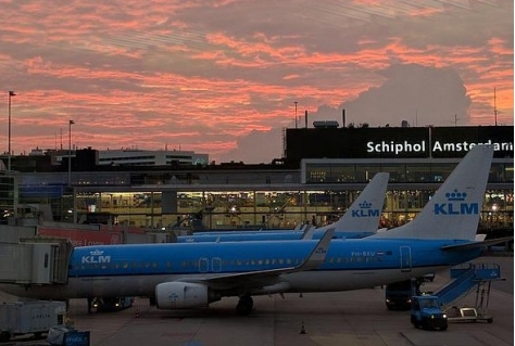 Luchtvaartmaatschappijen moeten toch hogere havengelden Schiphol betalen