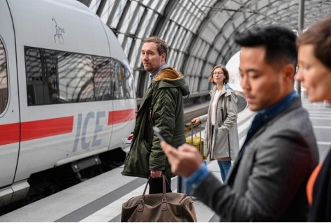 Duurzaam aanbod Eliza met trein en elektrische auto