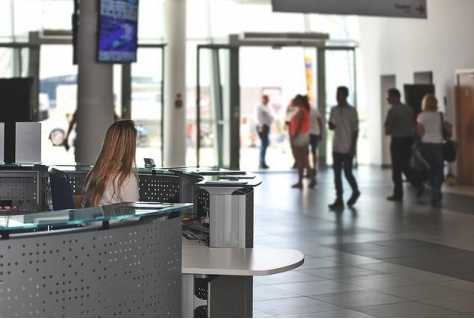 Reisbranche wil Schiphol met personeel helpen