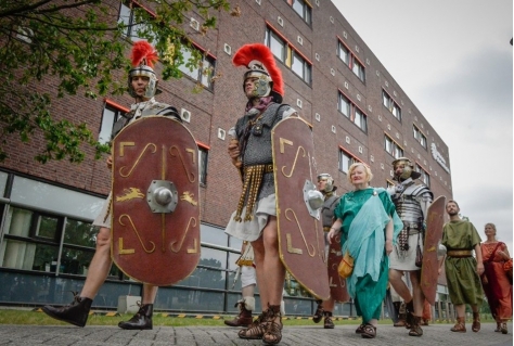 Romeinse legionairs en gladiatoren naar Wilhelmina Kinderziekenhuis