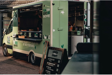 Foodtrucks geven extra smaak aan horeca-aanbod Roompot 