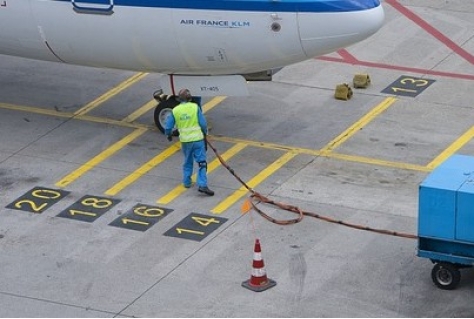 Grondpersoneel KLM dreigt met staking