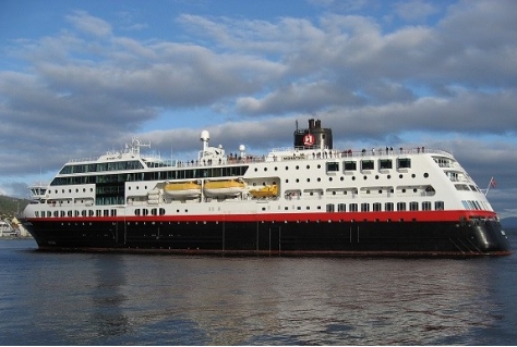 Hurtigruten meert voor het eerst aan in Scheveningen