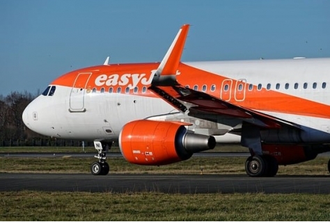 easyJet noteert verlies maar verwacht sterke winstgroei in 2024. 