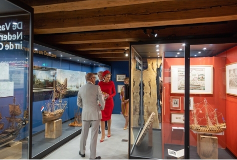 Koningin Máxima opent vernieuwde Museum Hindeloopen en het gloednieuwe VVV-bezoekerscentrum 