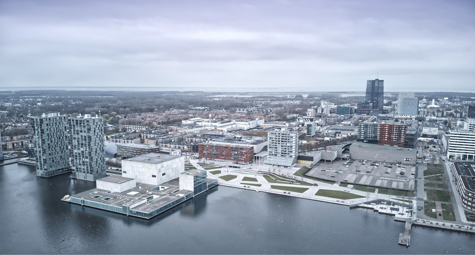 Blik op het centrum van gaststad Almere. Floris Alkemade was als architect betrokken bij dat proces.