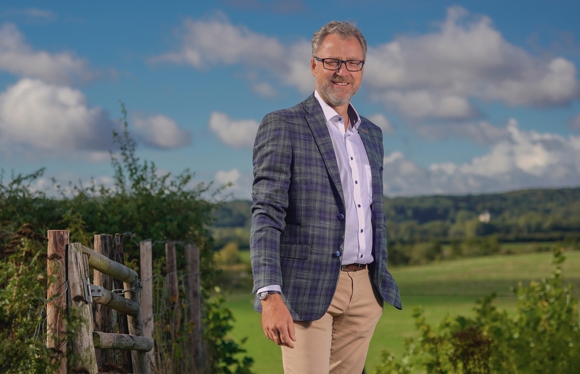Wethouder Erik Weijers in de Ooijpolder.