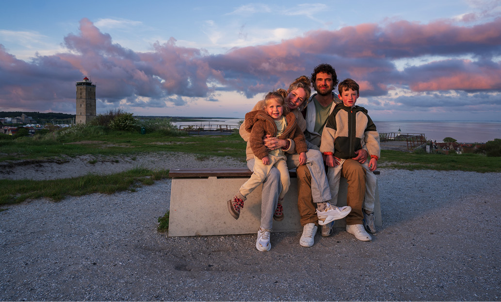 Terwijl de kinderen zen worden, verbazen de ouders zich over de rust op Terschelling.